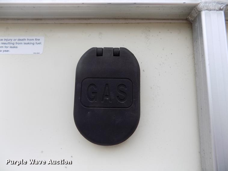 image for item DE1164 2005 Voyager pontoon boat