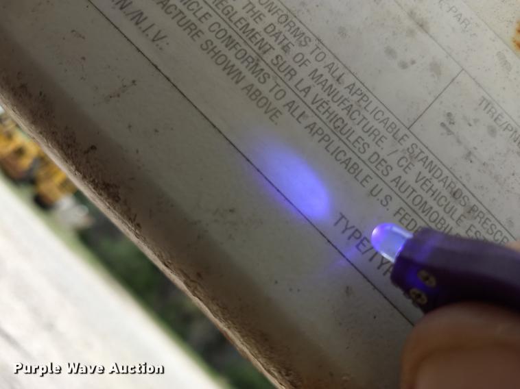 image for item DE1164 2005 Voyager pontoon boat