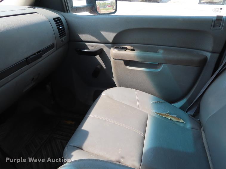 image for item DE3451 2011 GMC Sierra 2500HD Crew Cab pickup truck