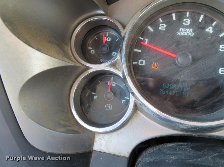 image for item DE3451 2011 GMC Sierra 2500HD Crew Cab pickup truck