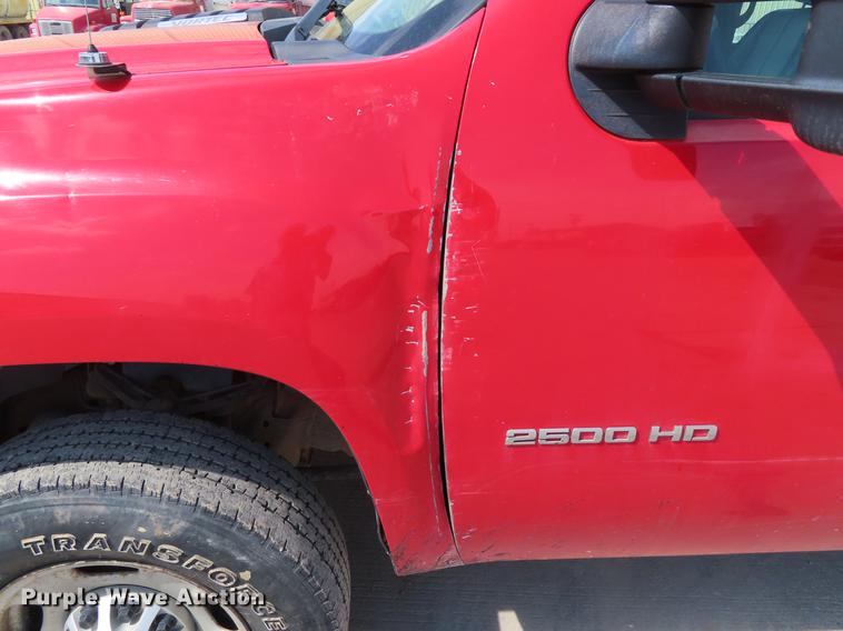 image for item DE3451 2011 GMC Sierra 2500HD Crew Cab pickup truck