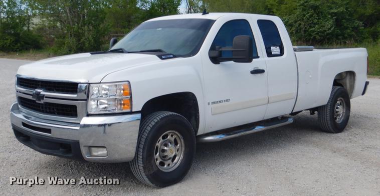 image for item DE3892 2007 Chevrolet Silverado 2500HD Ext. Cab pickup truck