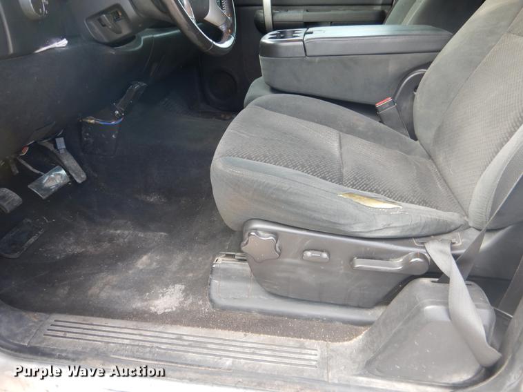 image for item DE3892 2007 Chevrolet Silverado 2500HD Ext. Cab pickup truck
