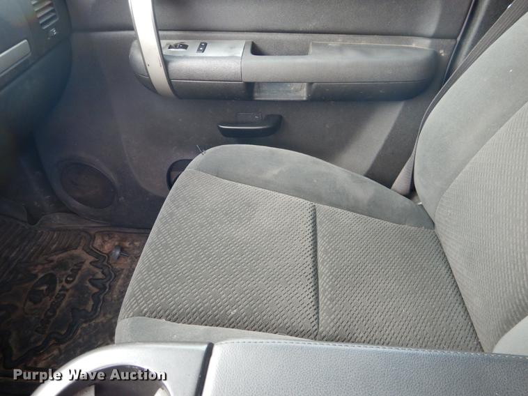 image for item DE3892 2007 Chevrolet Silverado 2500HD Ext. Cab pickup truck