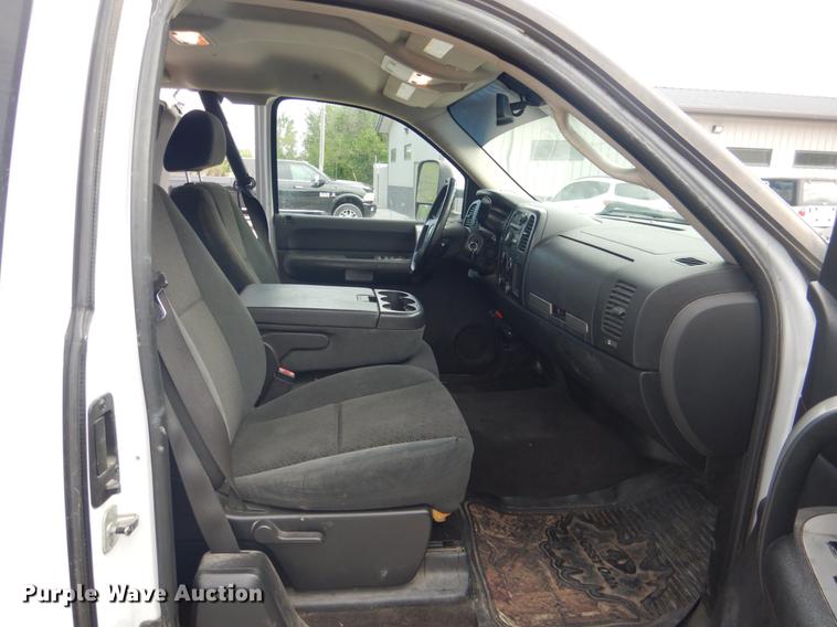 image for item DE3892 2007 Chevrolet Silverado 2500HD Ext. Cab pickup truck
