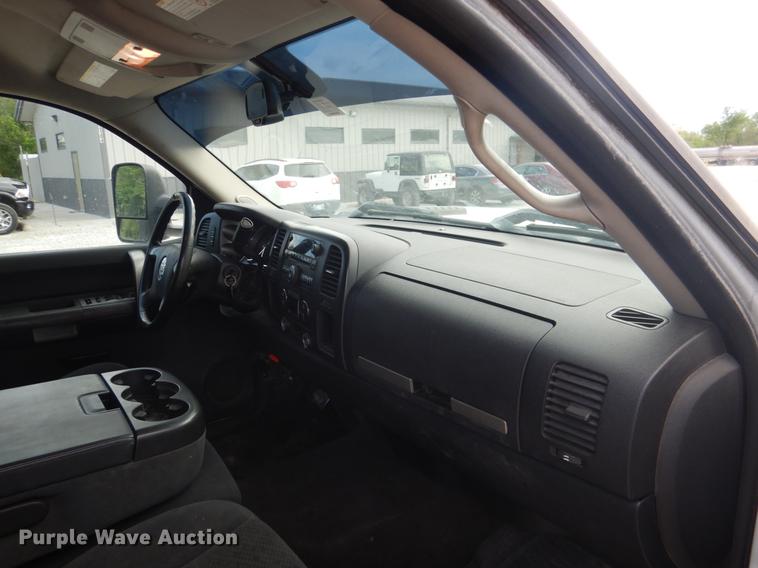 image for item DE3892 2007 Chevrolet Silverado 2500HD Ext. Cab pickup truck
