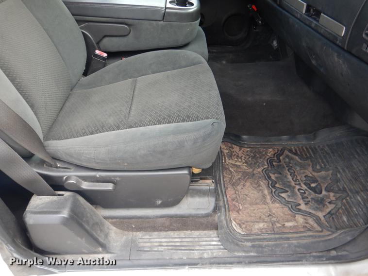 image for item DE3892 2007 Chevrolet Silverado 2500HD Ext. Cab pickup truck