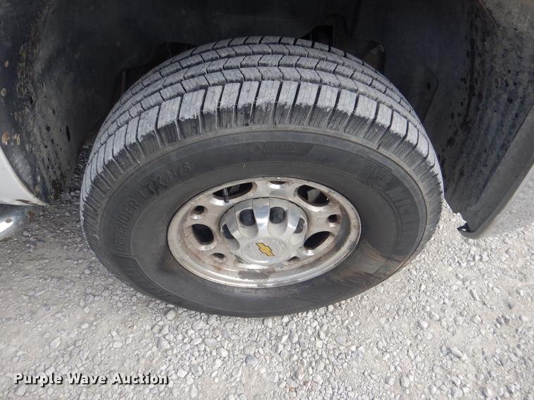 image for item DE3892 2007 Chevrolet Silverado 2500HD Ext. Cab pickup truck