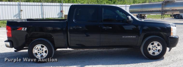 image for item DE3894 2011 Chevrolet Silverado 1500 Z71 Crew Cab pickup truck