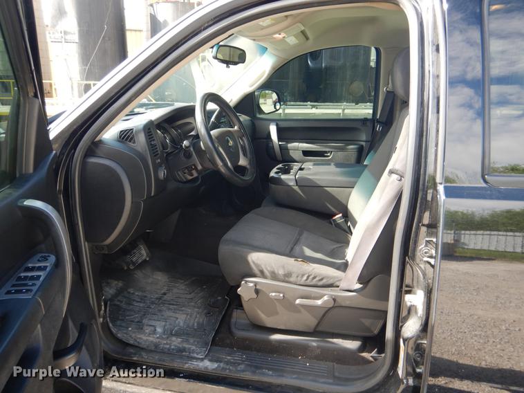 image for item DE3894 2011 Chevrolet Silverado 1500 Z71 Crew Cab pickup truck