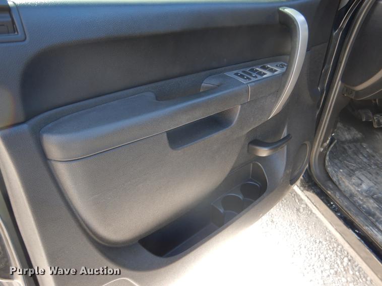 image for item DE3894 2011 Chevrolet Silverado 1500 Z71 Crew Cab pickup truck