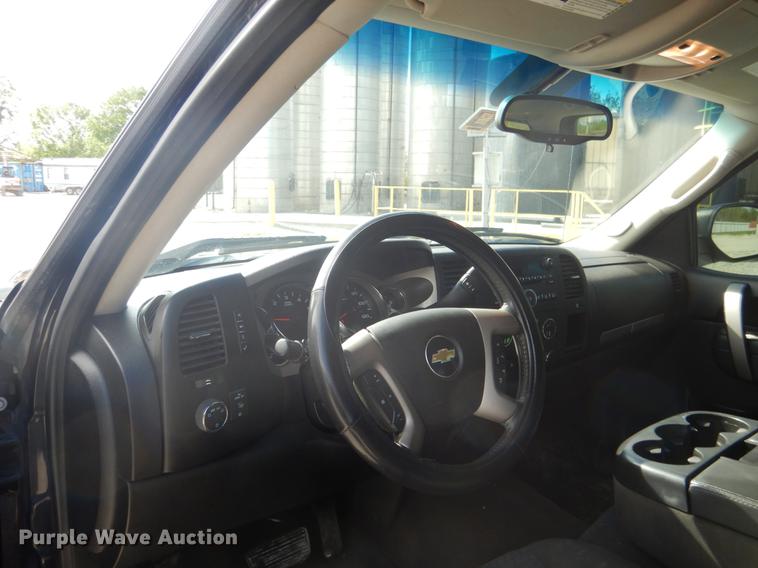 image for item DE3894 2011 Chevrolet Silverado 1500 Z71 Crew Cab pickup truck