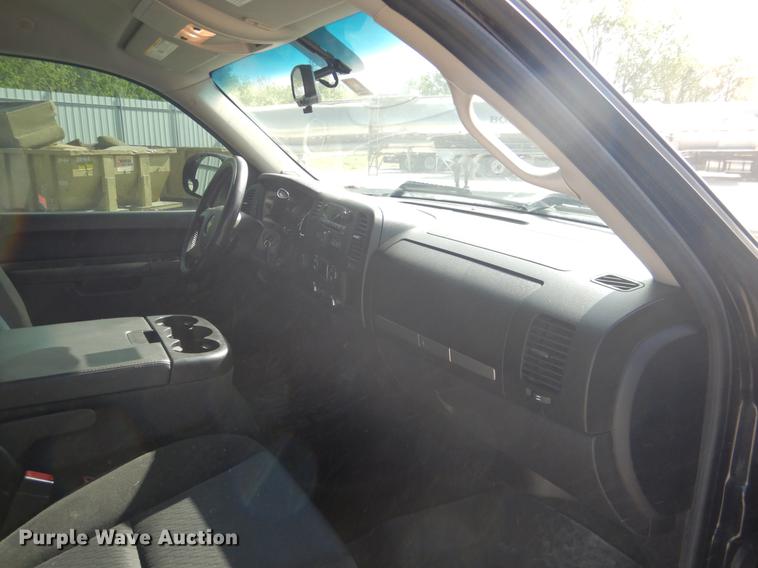 image for item DE3894 2011 Chevrolet Silverado 1500 Z71 Crew Cab pickup truck