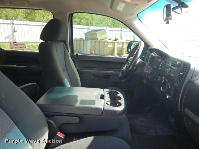 image for item DE3894 2011 Chevrolet Silverado 1500 Z71 Crew Cab pickup truck