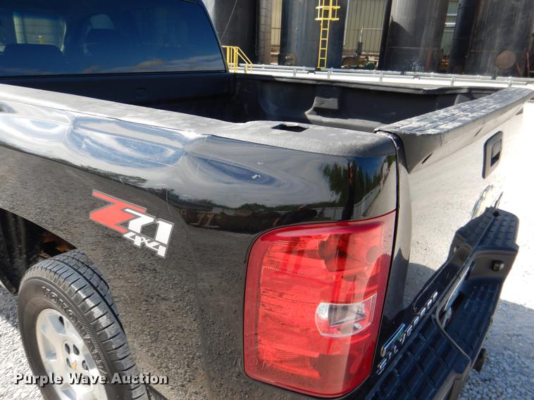image for item DE3894 2011 Chevrolet Silverado 1500 Z71 Crew Cab pickup truck