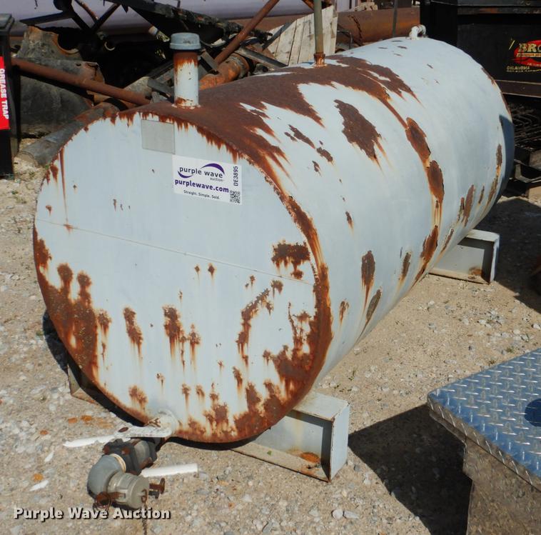 image for item DE3895 Fuel tank