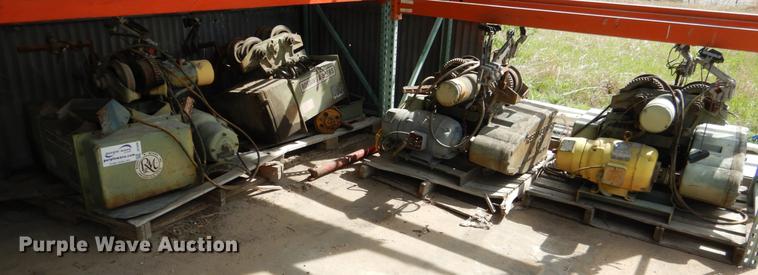 image for item DE3896 (4) hoist cranes
