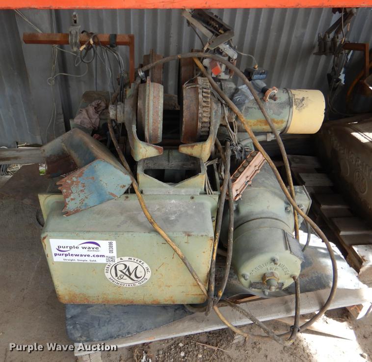 image for item DE3896 (4) hoist cranes