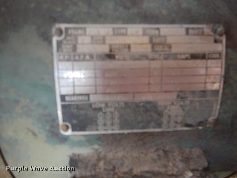 image for item DE3896 (4) hoist cranes