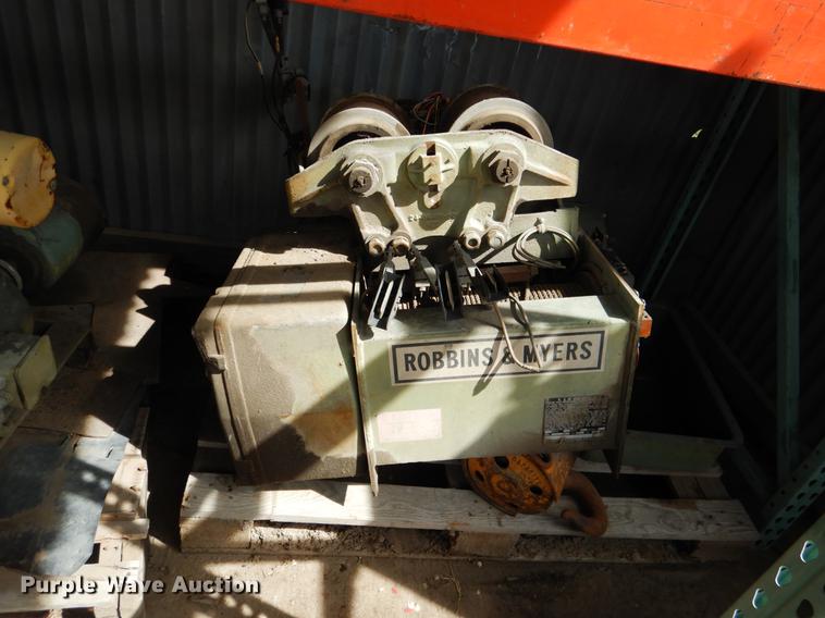 image for item DE3896 (4) hoist cranes