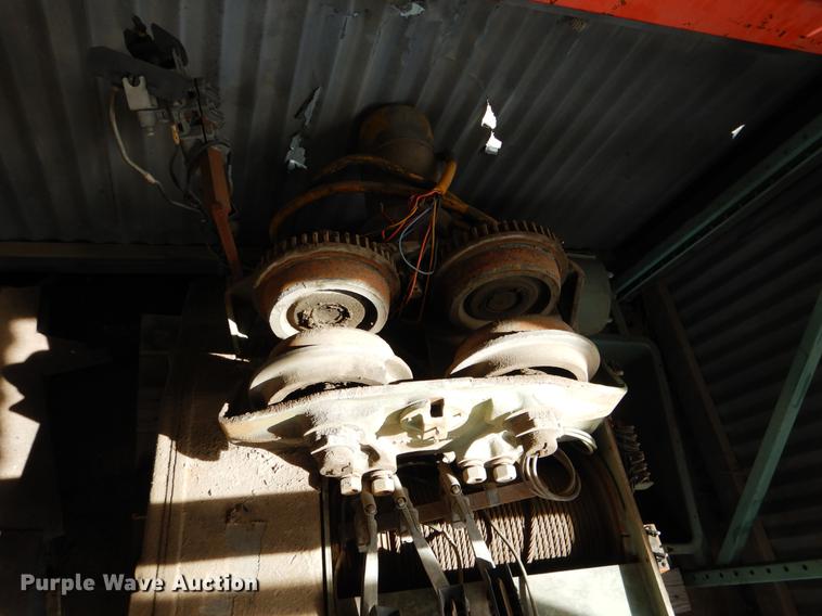 image for item DE3896 (4) hoist cranes