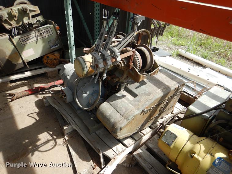 image for item DE3896 (4) hoist cranes