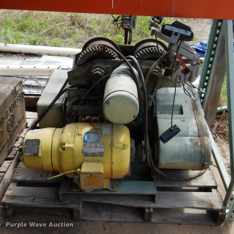 image for item DE3896 (4) hoist cranes