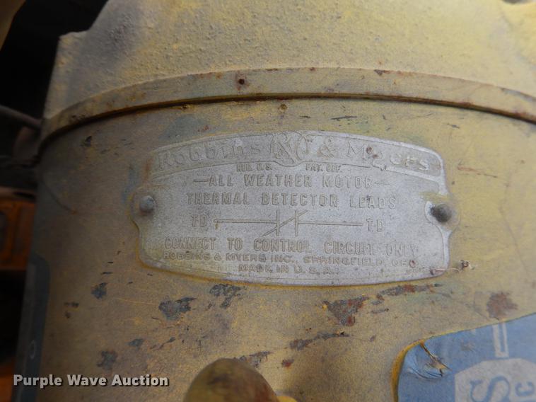 image for item DE3896 (4) hoist cranes