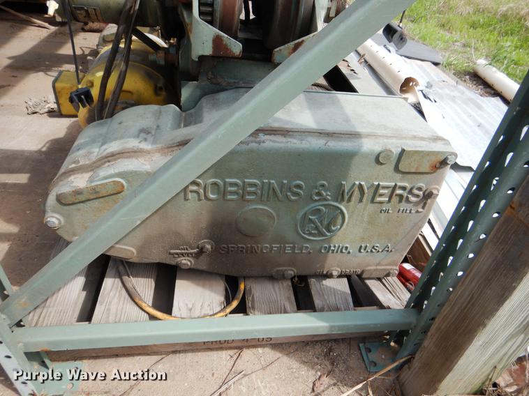 image for item DE3896 (4) hoist cranes