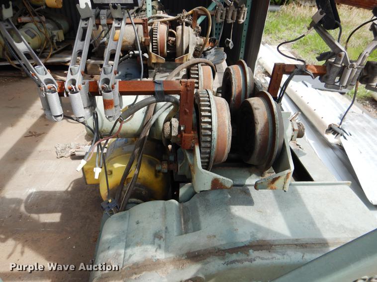 image for item DE3896 (4) hoist cranes