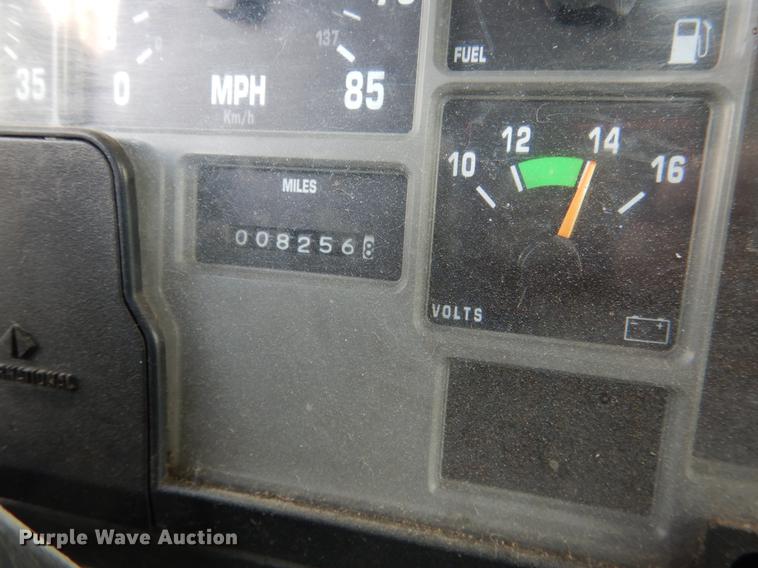 image for item DE3901 1999 International 8100 truck cab and chassis