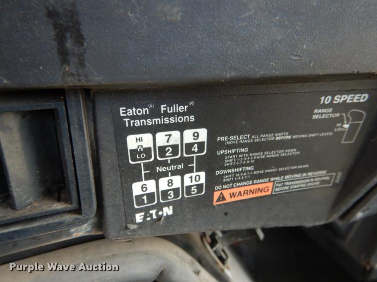 image for item DE3901 1999 International 8100 truck cab and chassis