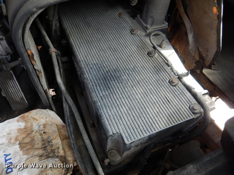 image for item DE3901 1999 International 8100 truck cab and chassis