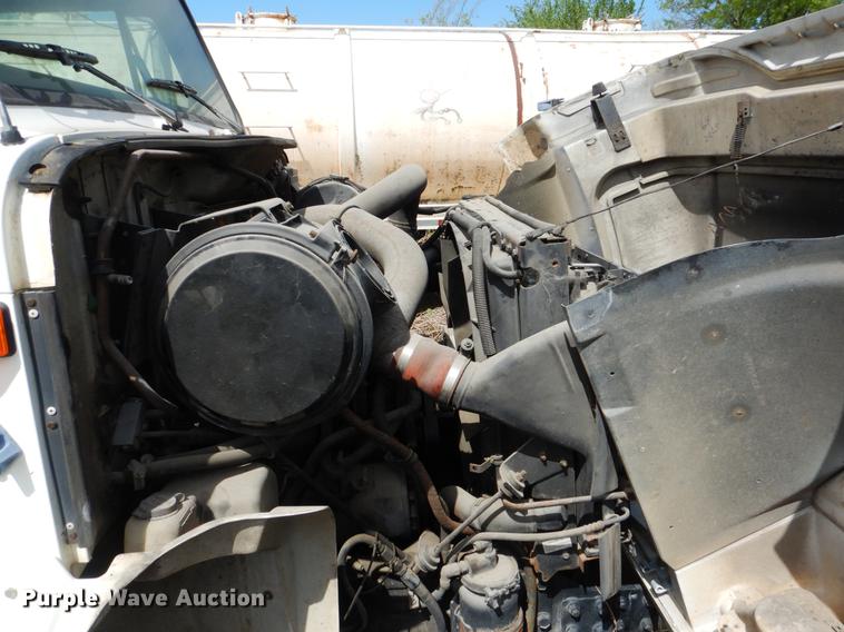 image for item DE3901 1999 International 8100 truck cab and chassis