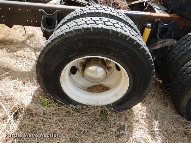 image for item DE3901 1999 International 8100 truck cab and chassis