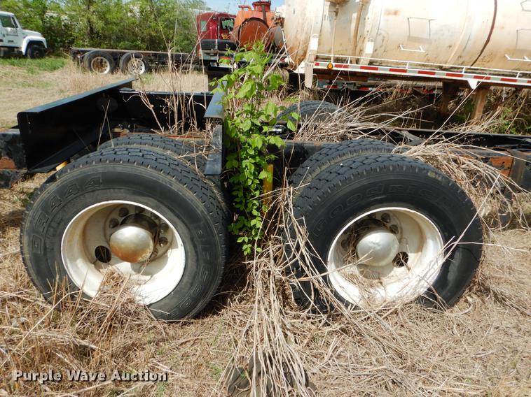 image for item DE3901 1999 International 8100 truck cab and chassis