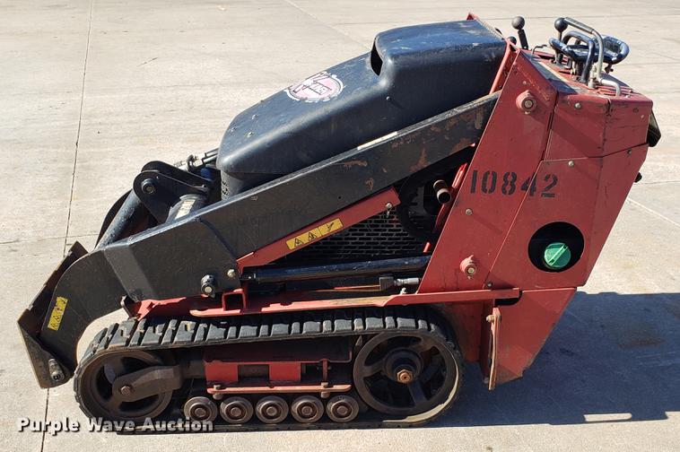image for item DE3906 2014 Toro Dingo compact utility loader