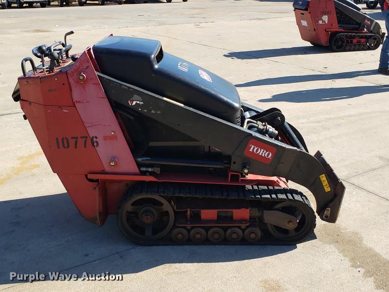 image for item DE3907 2014 Toro Dingo compact utility loader