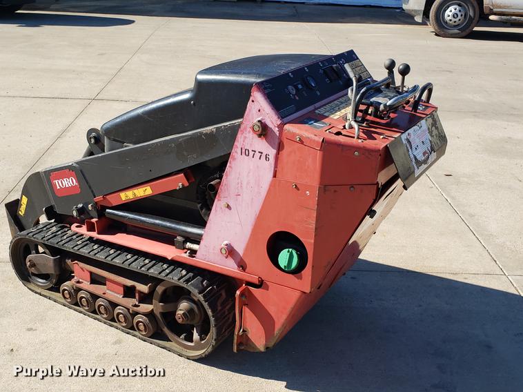 image for item DE3907 2014 Toro Dingo compact utility loader