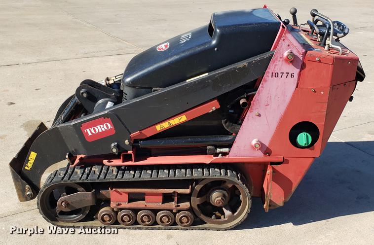 image for item DE3907 2014 Toro Dingo compact utility loader