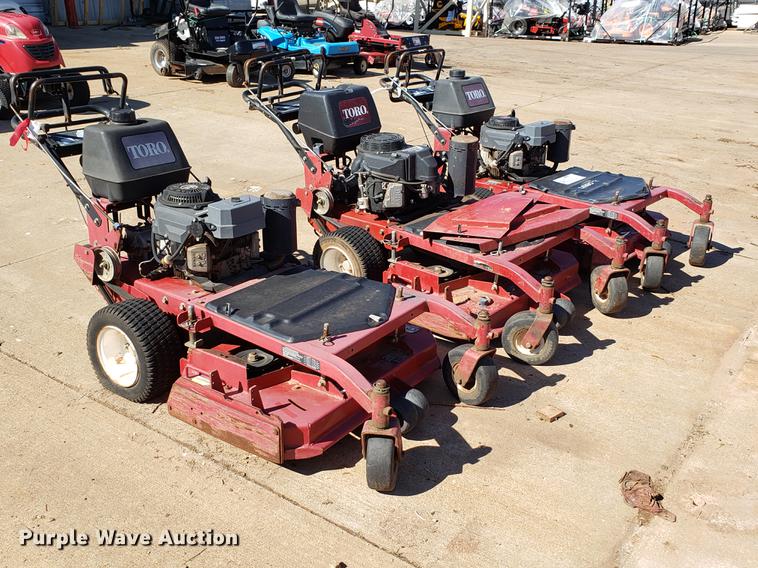 image for item DE3909 (3) Toro lawn mowers