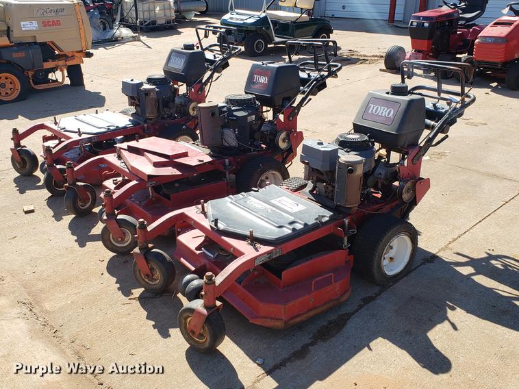 image for item DE3909 (3) Toro lawn mowers