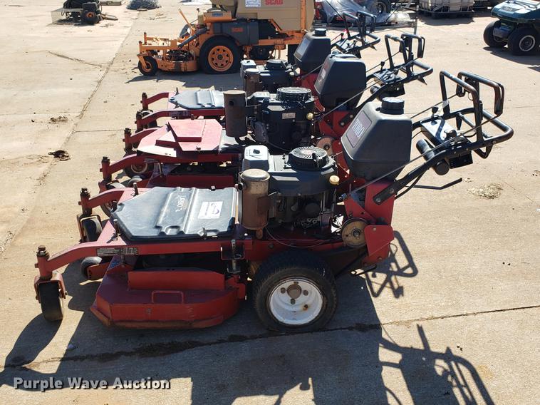 image for item DE3909 (3) Toro lawn mowers