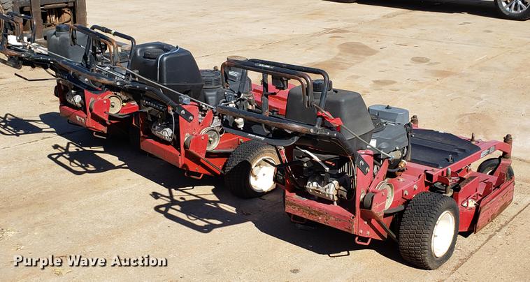 image for item DE3909 (3) Toro lawn mowers