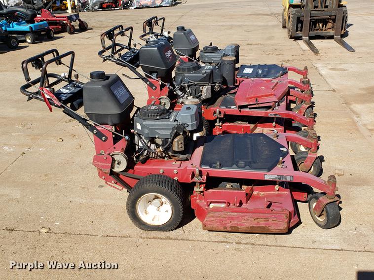 image for item DE3909 (3) Toro lawn mowers