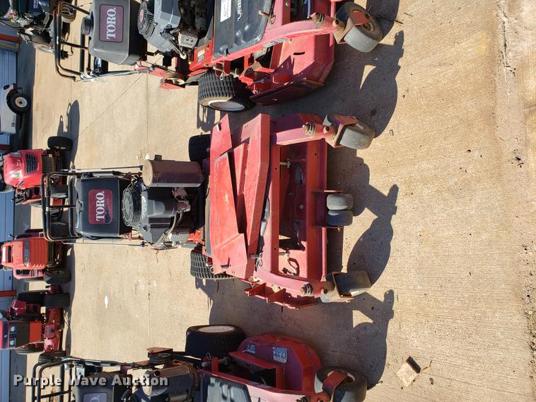 image for item DE3909 (3) Toro lawn mowers