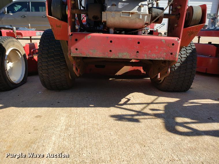 image for item DE3909 (3) Toro lawn mowers