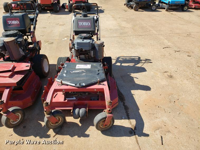 image for item DE3909 (3) Toro lawn mowers