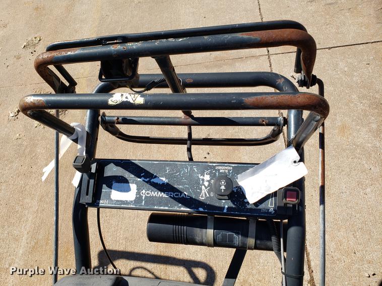 image for item DE3909 (3) Toro lawn mowers