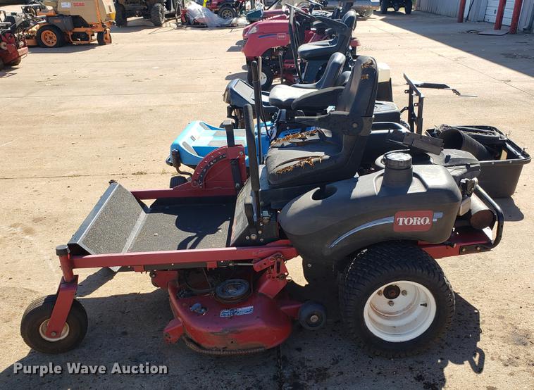 image for item DE3913 (3) lawn mowers